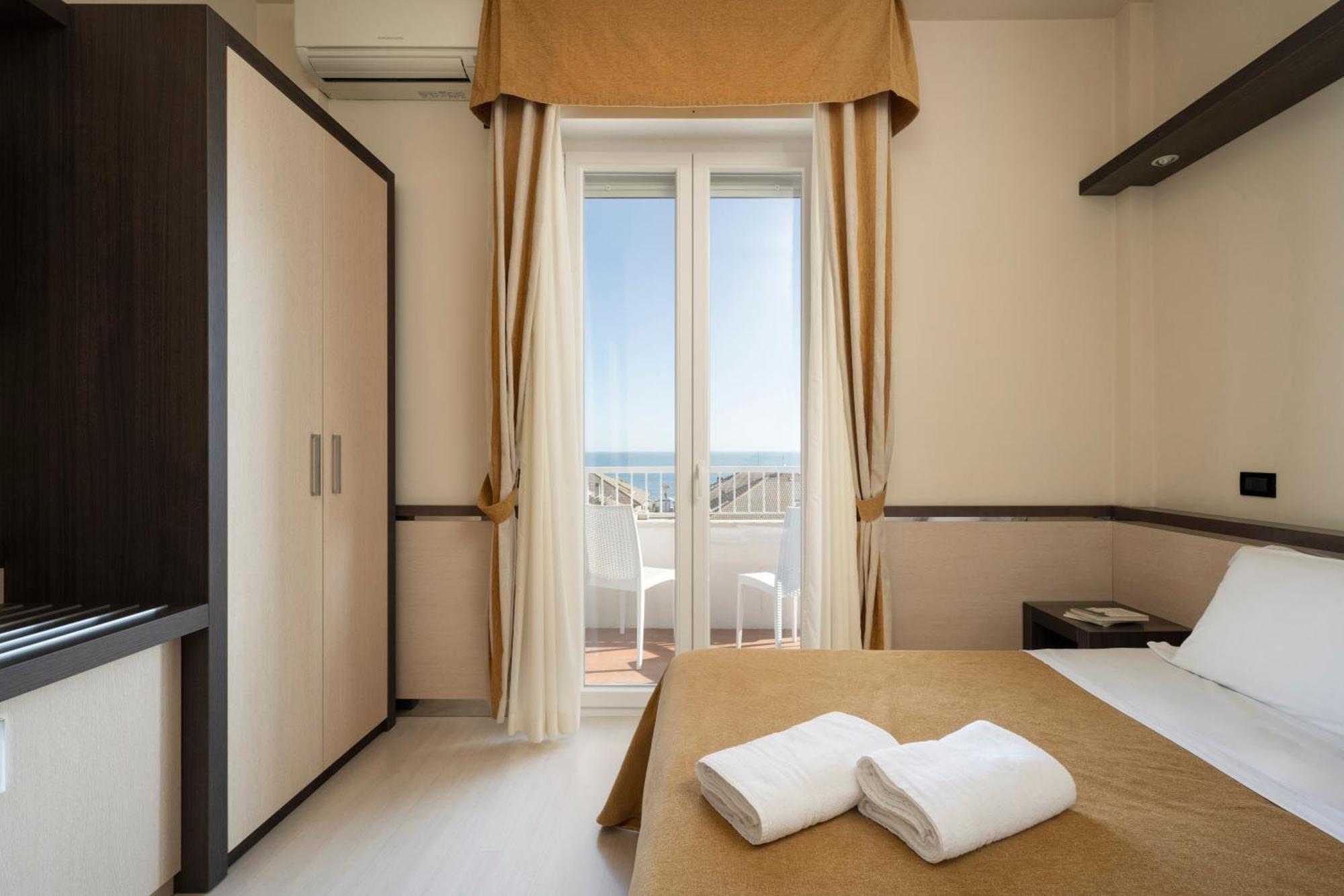 Hotel Mondial Porto Recanati Exterior photo