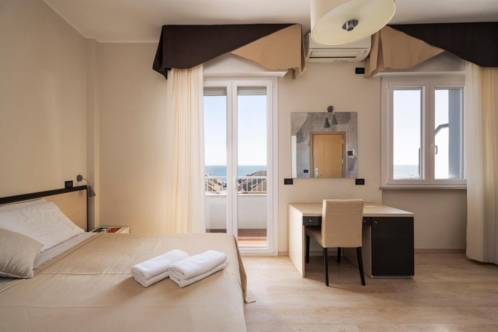 Hotel Mondial Porto Recanati Exterior photo