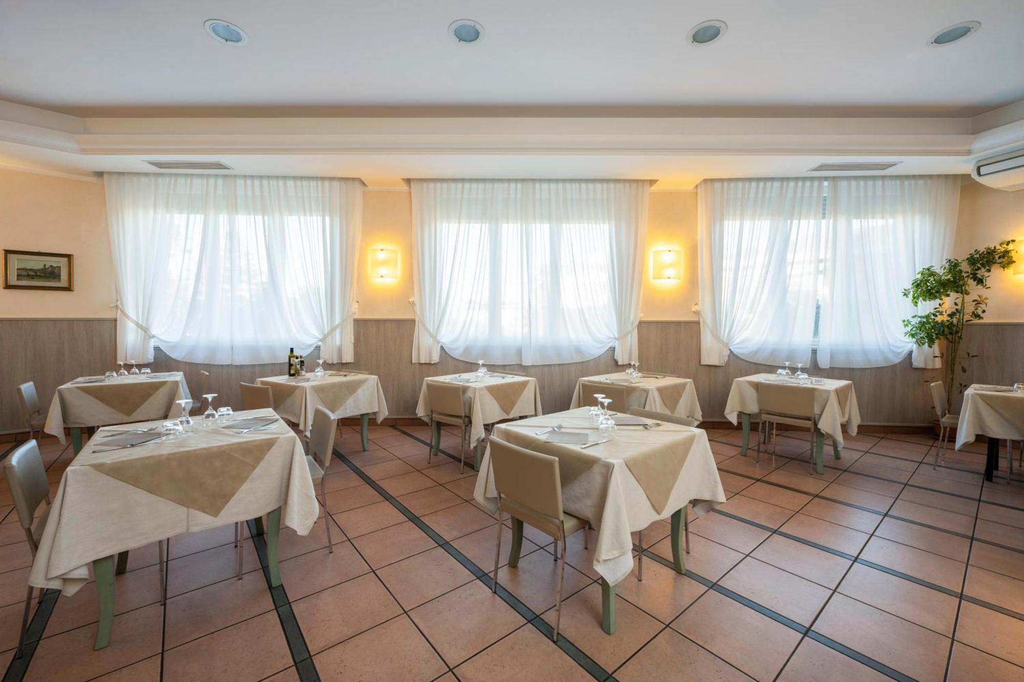 Hotel Mondial Porto Recanati Exterior photo